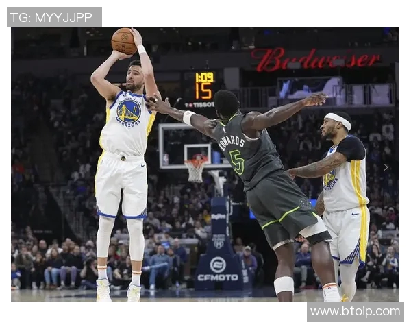 英雄联盟勇士队惜败步行者队，库里32分维金斯关键封盖难救主